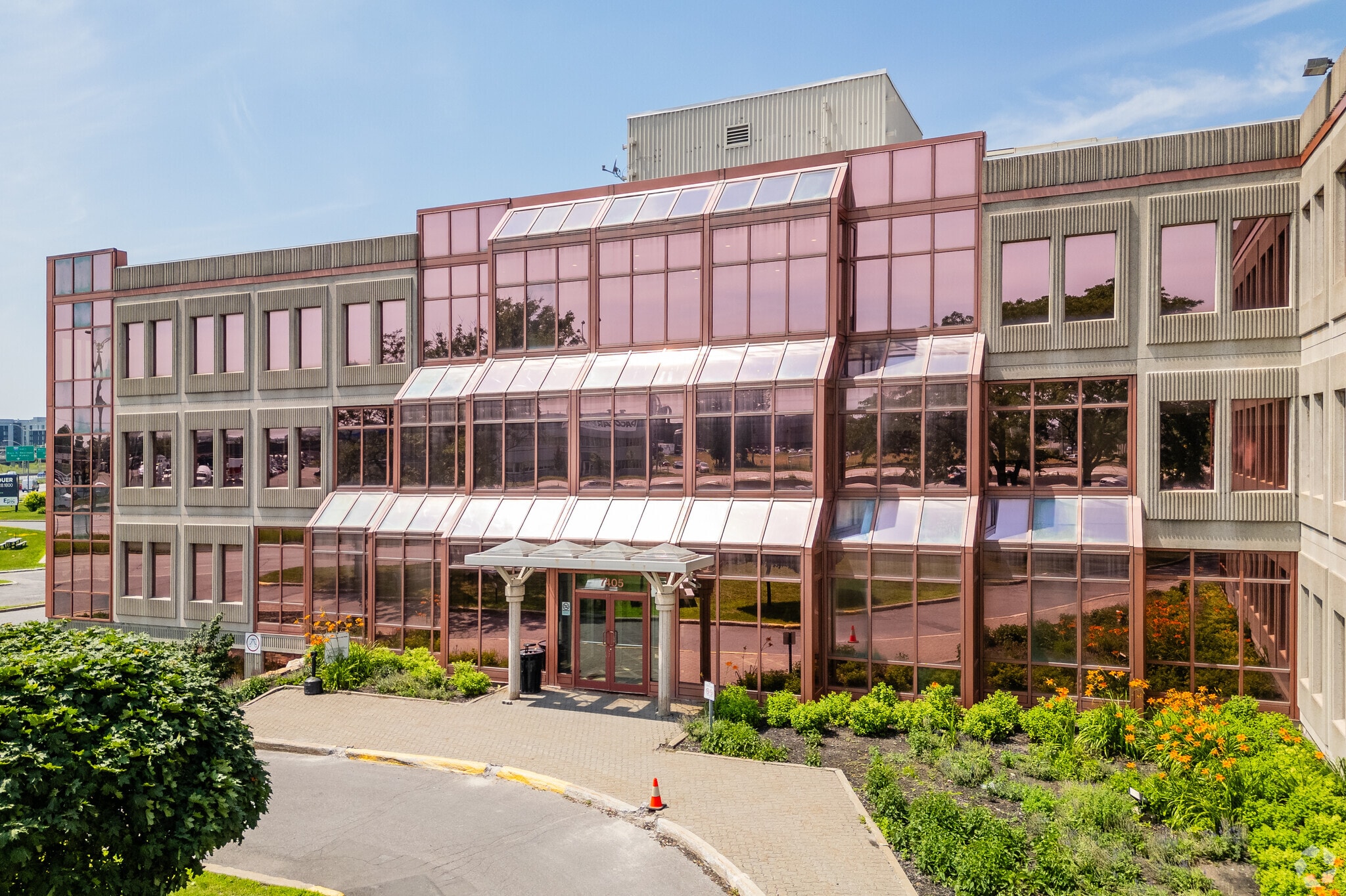 7405 Rte Transcanadienne, Montréal, QC for Rent