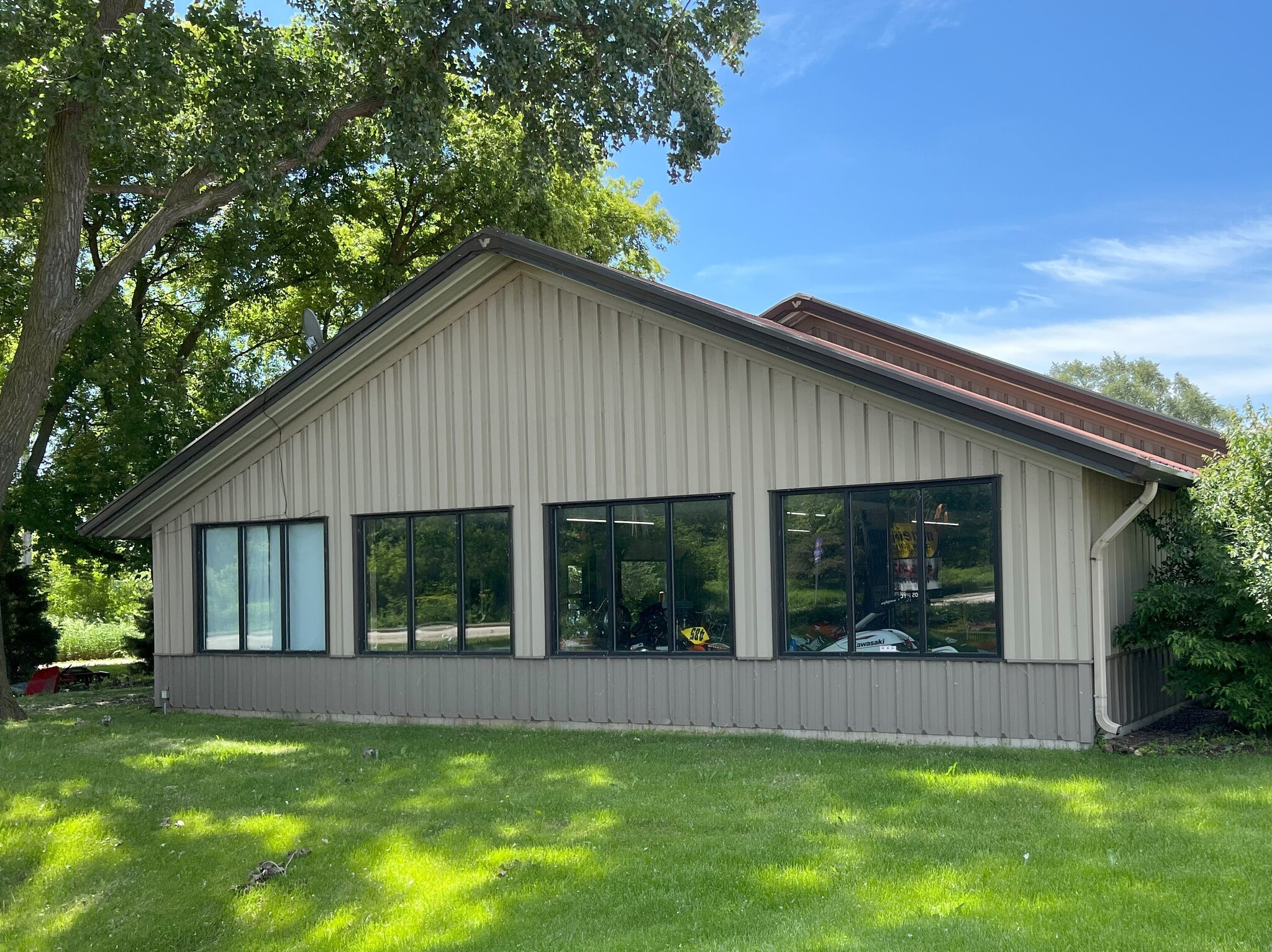 905 Pyott Rd, Crystal Lake, IL for Rent