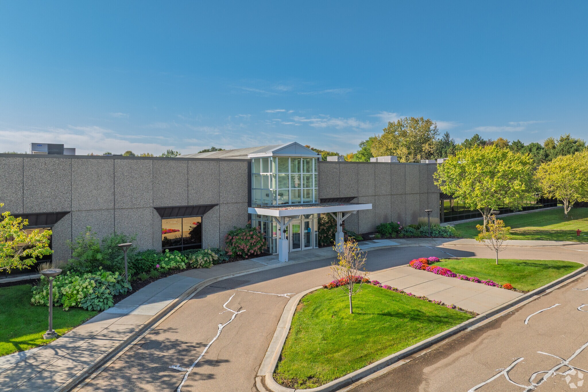 18651-18691 Lake Dr E, Chanhassen, MN for Rent