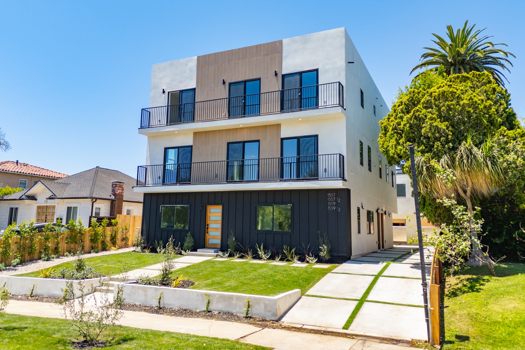 1557 S Ogden Dr, Los Angeles, CA for Sale