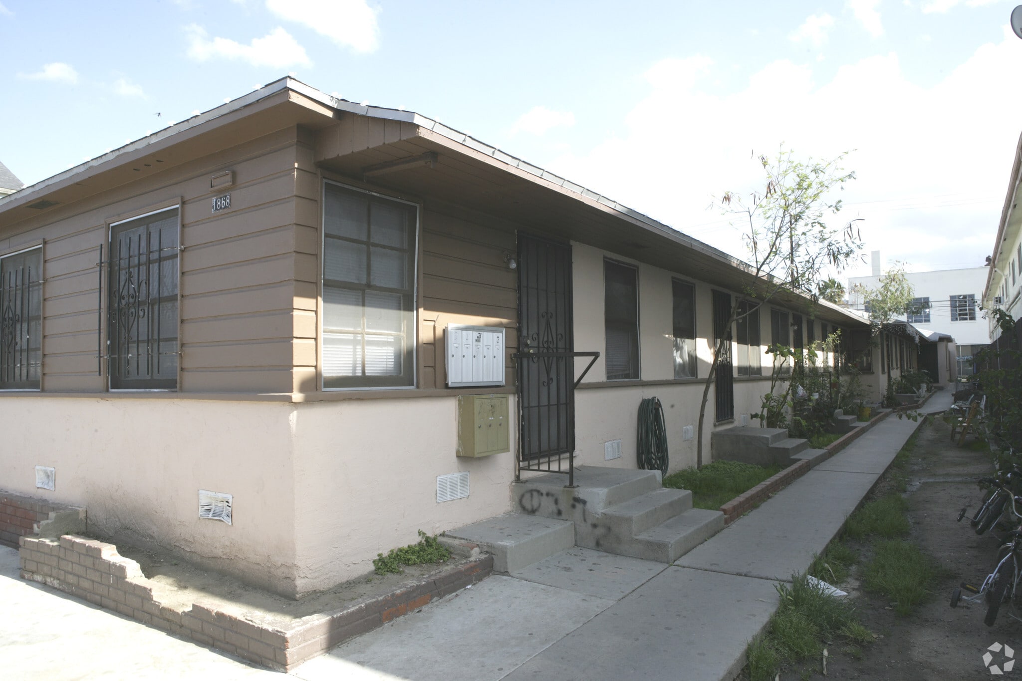 1868 Locust Ave, Long Beach, CA for Sale