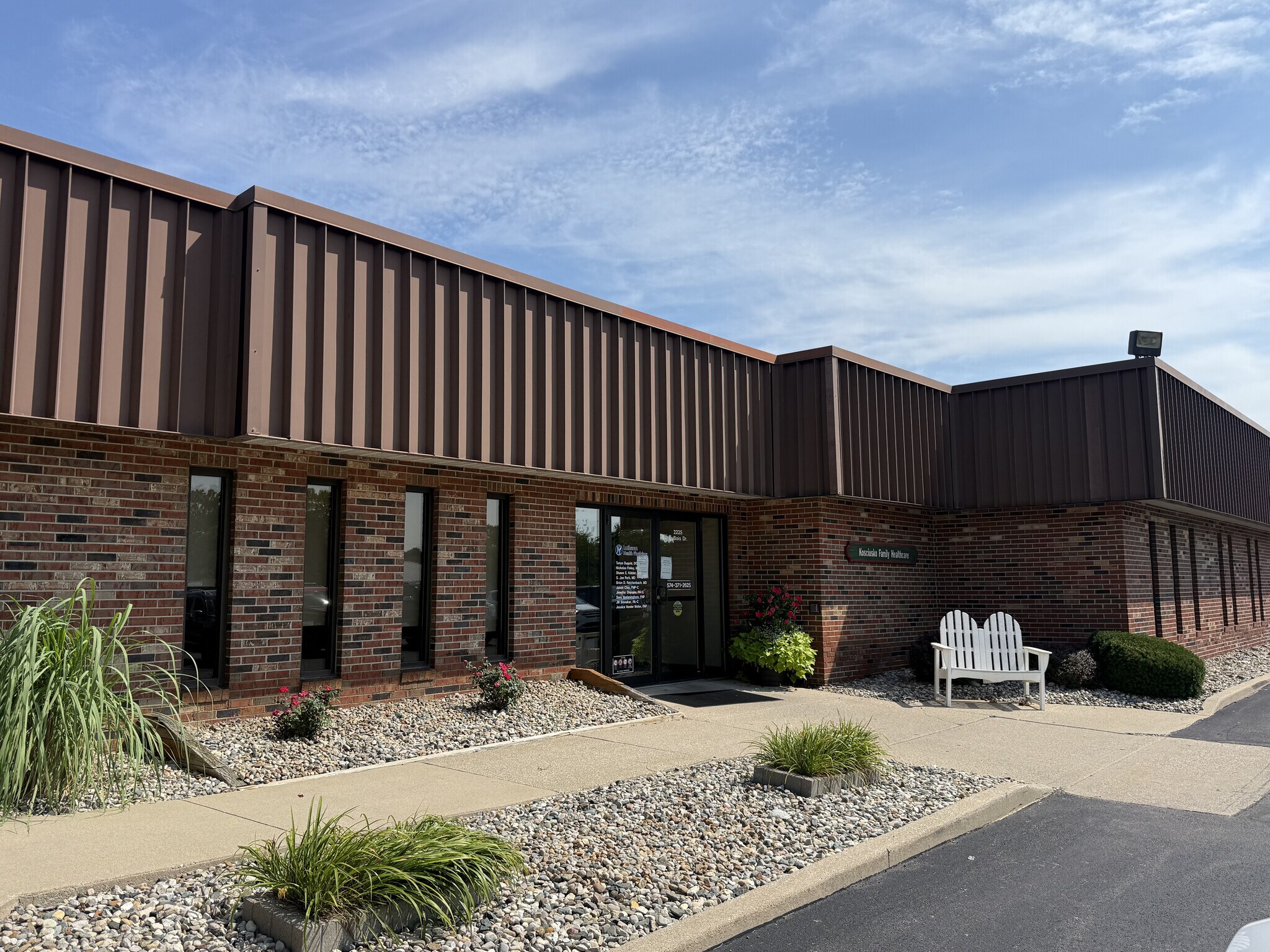 2235 Dubois Dr, Warsaw, IN for Sale