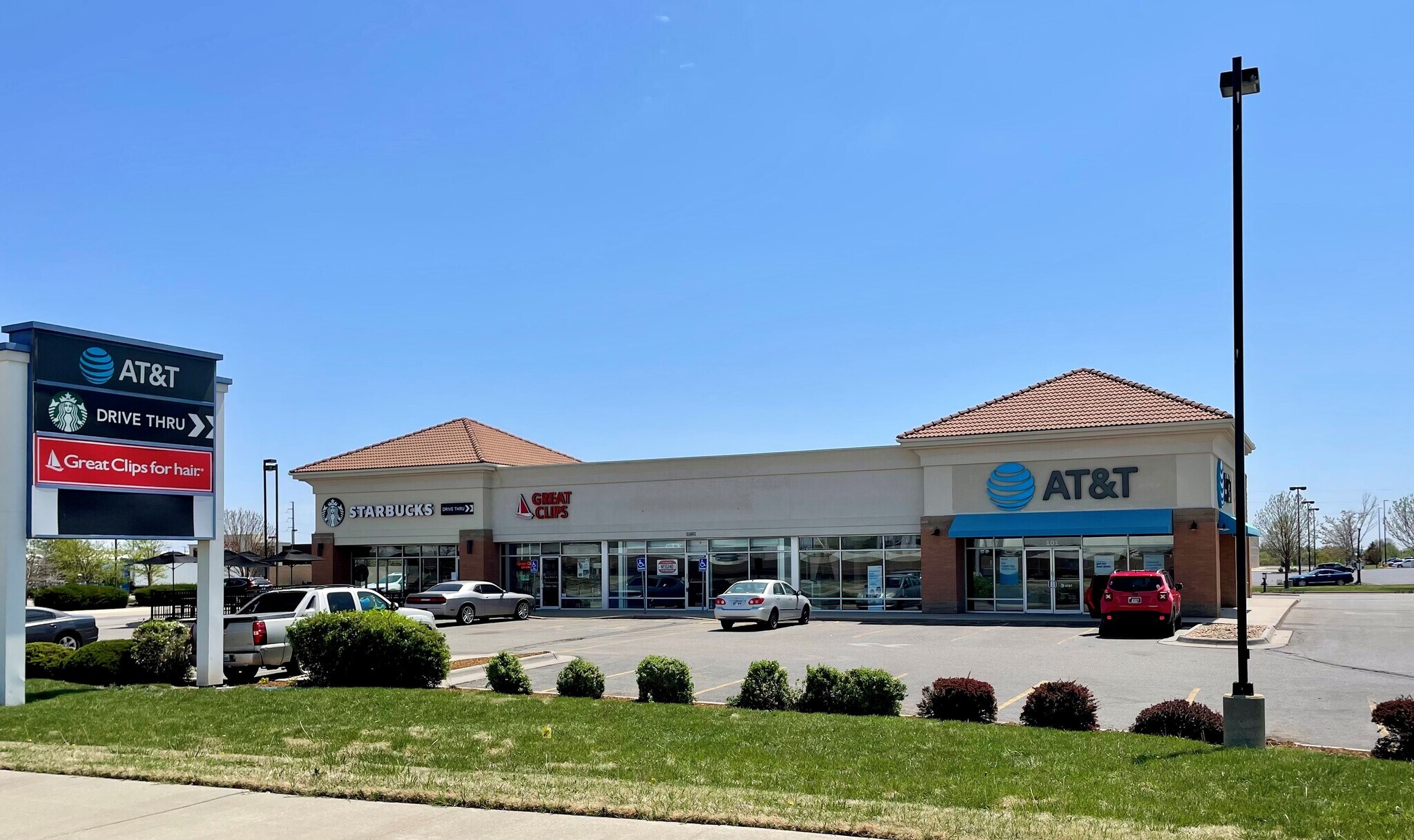 11661 E Kellogg Dr Wichita, KS 67207 Retail Property for Lease on