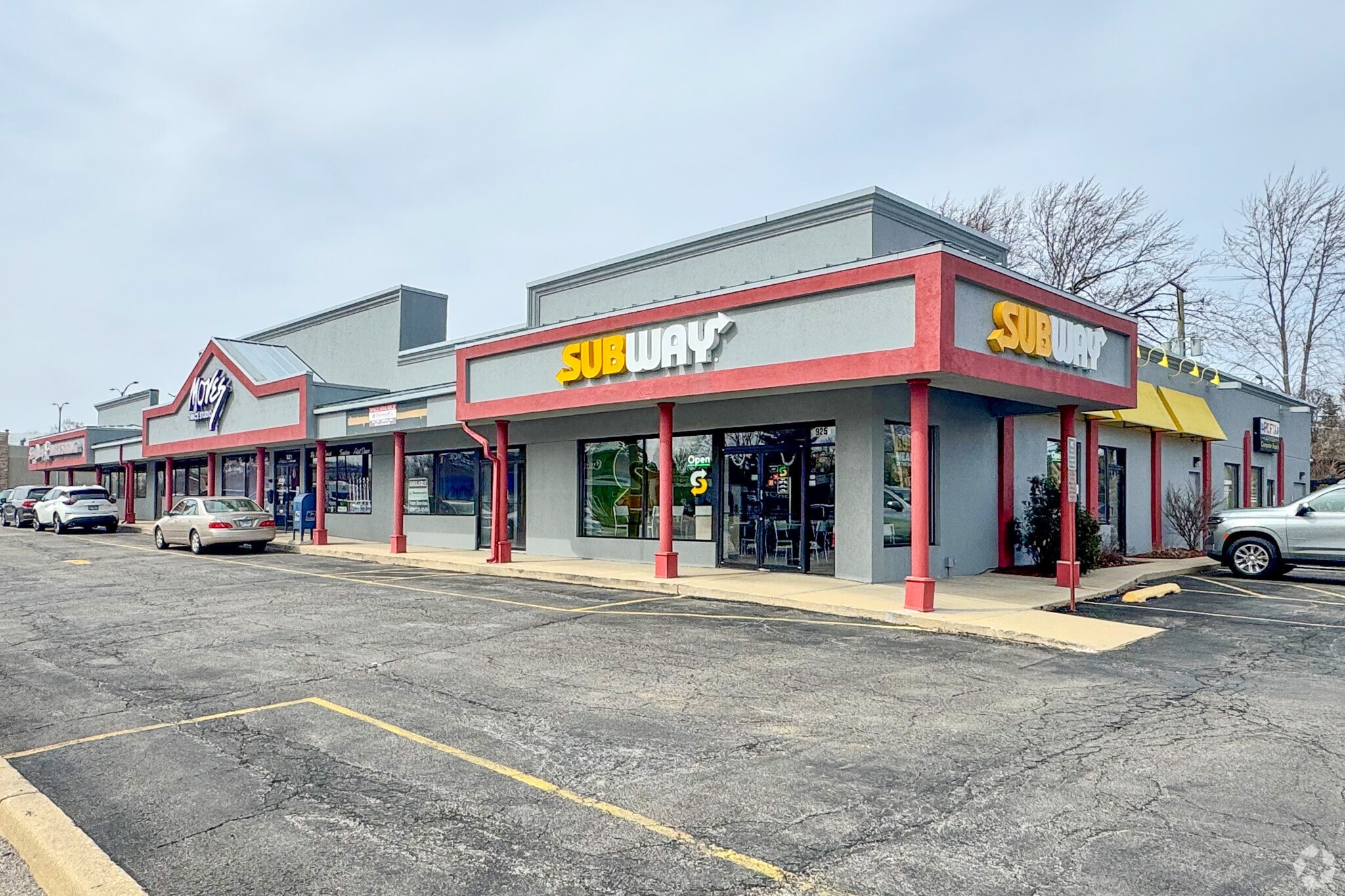 921-925 E Roosevelt Rd, Wheaton, IL for Rent