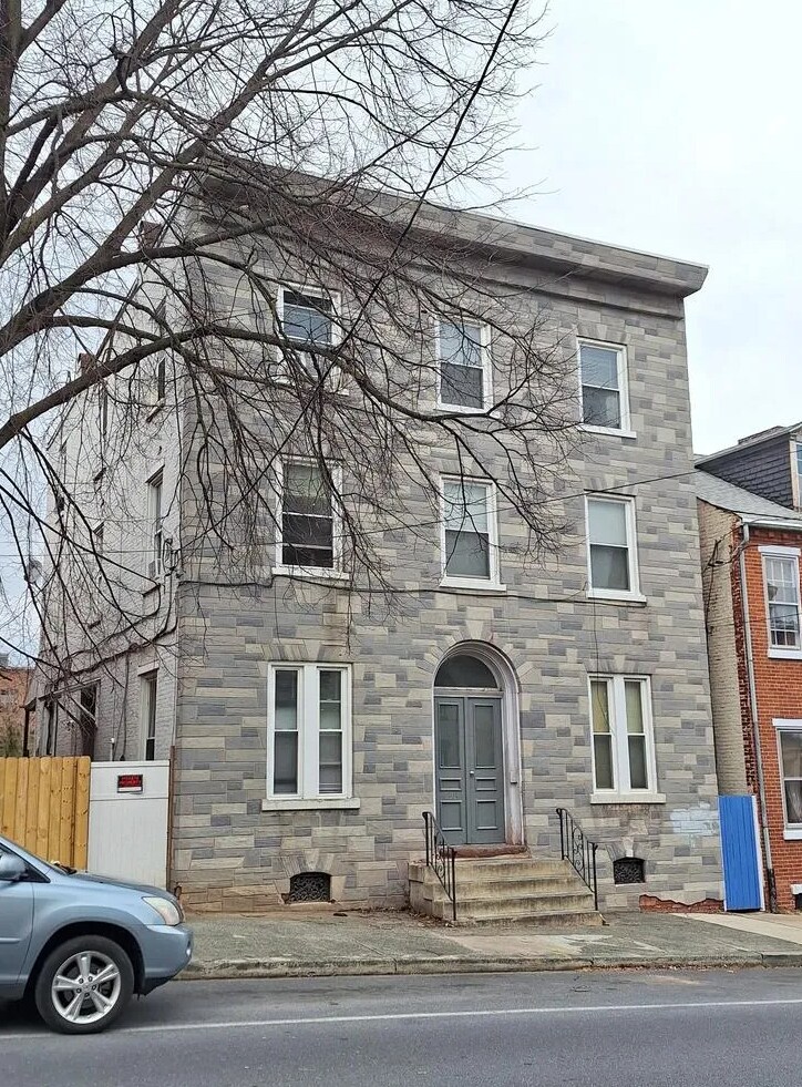 233 W Chestnut St, Lancaster, PA for Sale