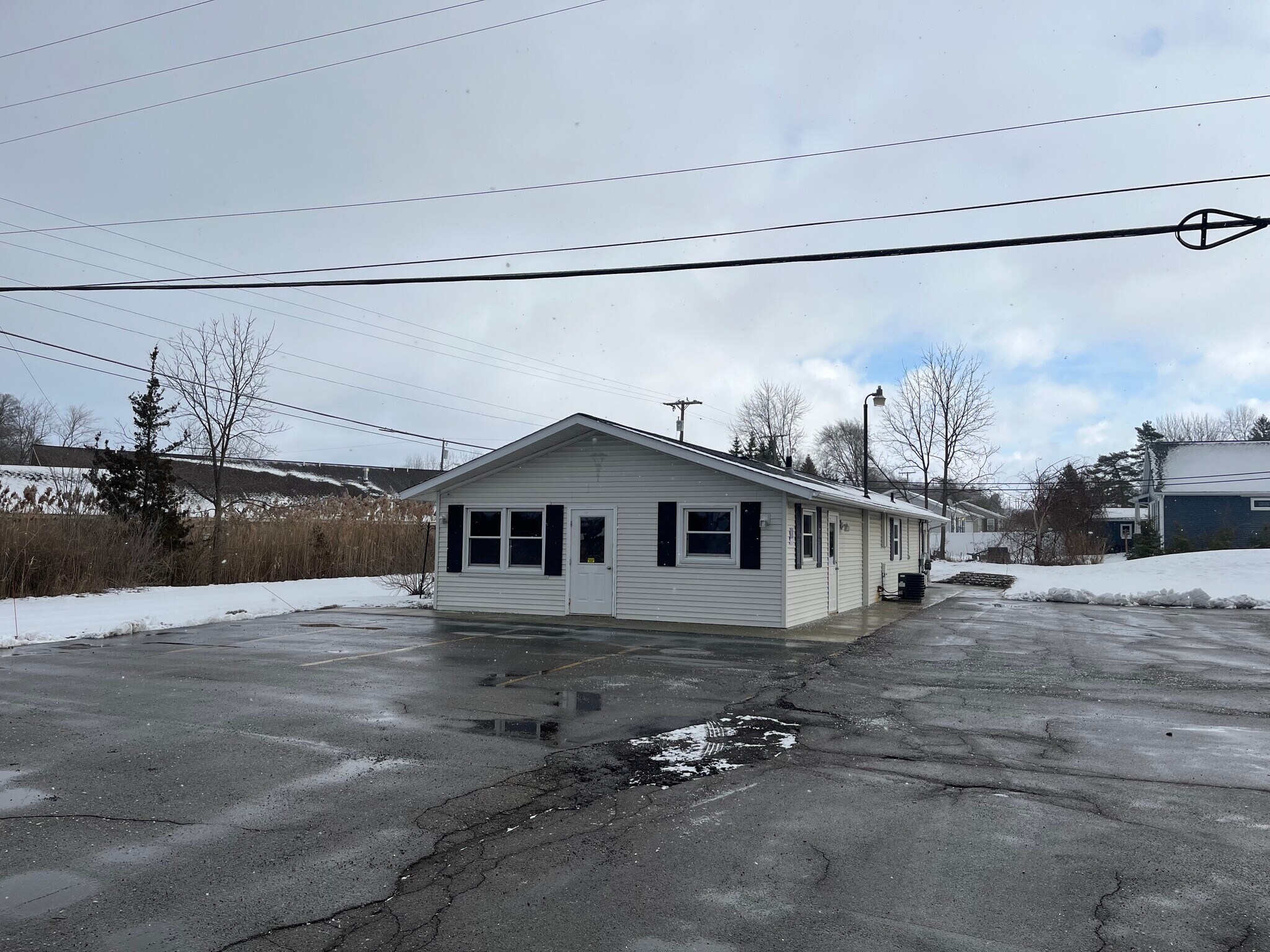 1678 Mayfield Rd, Lapeer, MI for Rent
