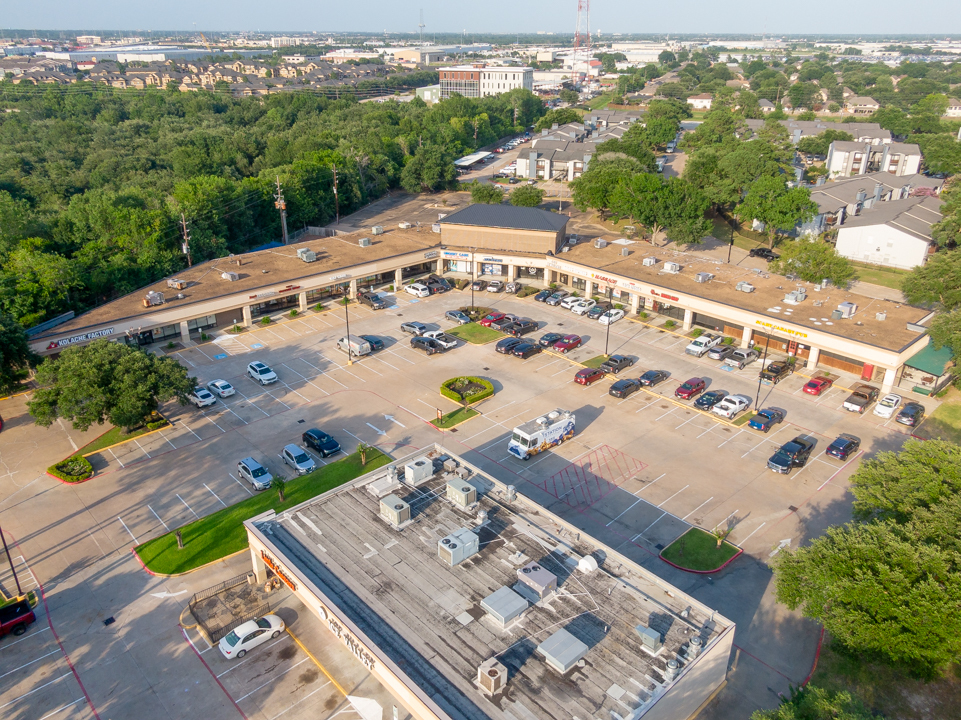 8604-8686 N Hwy 6, Houston, TX for Rent