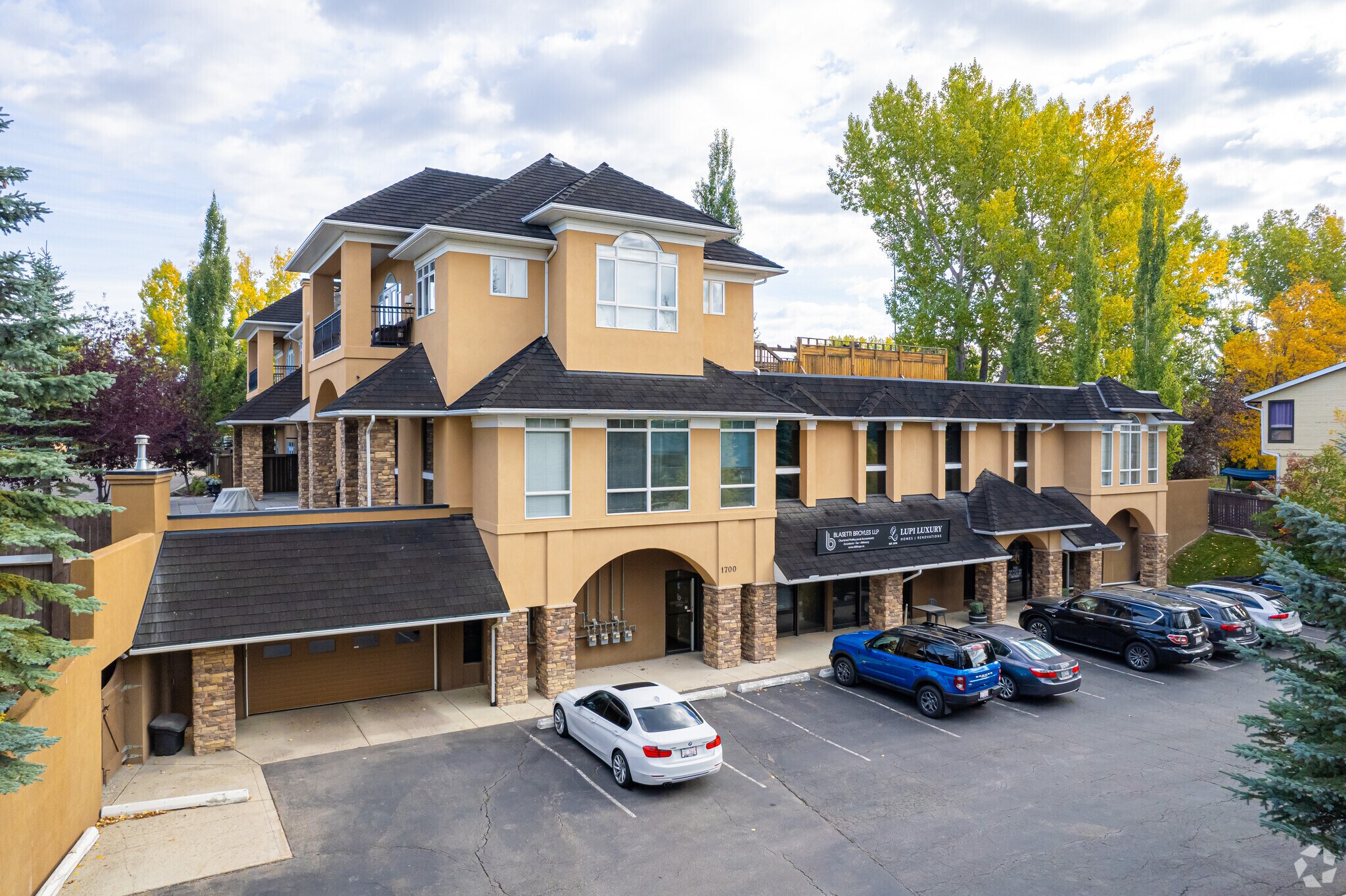 1700 Varsity Estates Dr NW, Calgary, AB for Rent