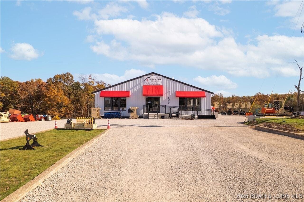 706 N Main St, Gravois Mills, MO for Sale