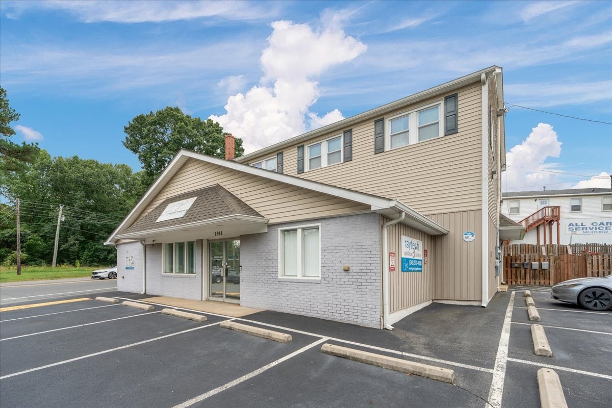 1911 Dixon St, Fredericksburg, VA for Sale
