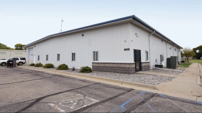 909 34th St N, Fargo, ND for Sale