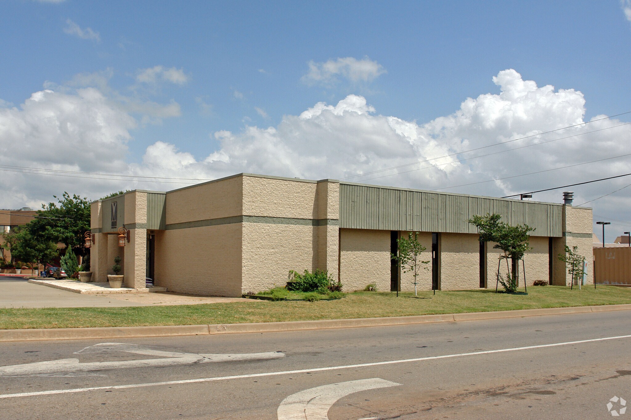 200 NW 63rd St Oklahoma City, OK 73116 Retail Property for Lease on