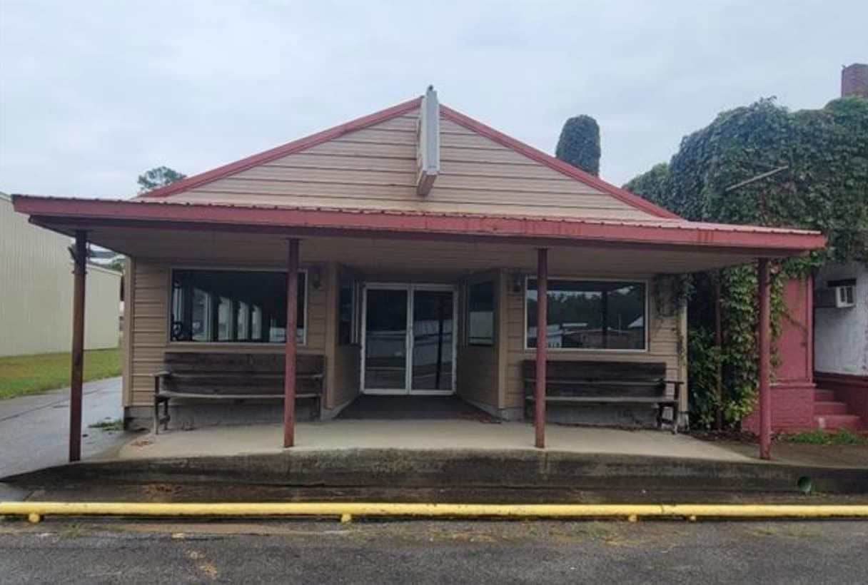 214 W Main St, Elizabeth, IL for Sale