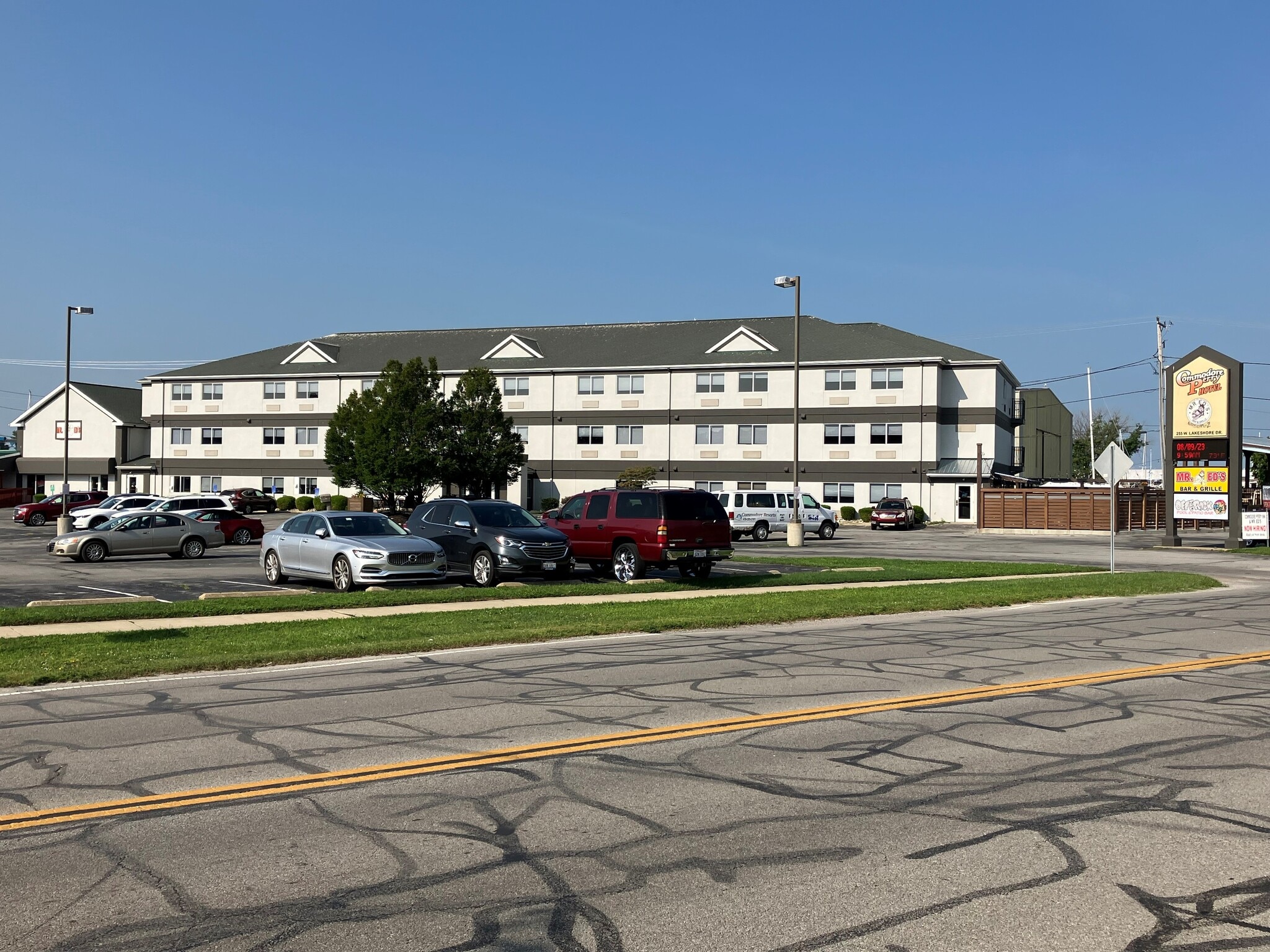 255 W Lakeshore Dr, Port Clinton, OH for Sale