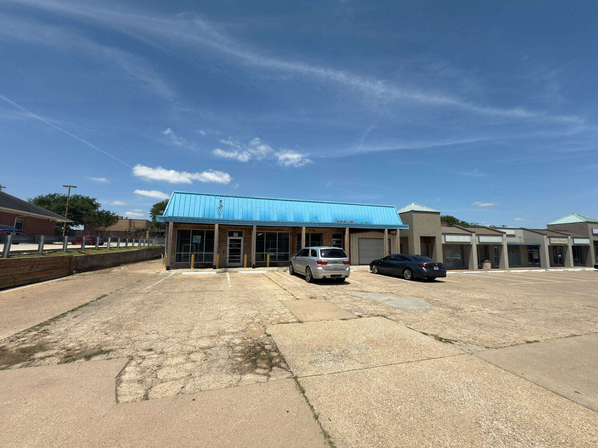 233 N Hampton Rd, DeSoto, TX for Sale