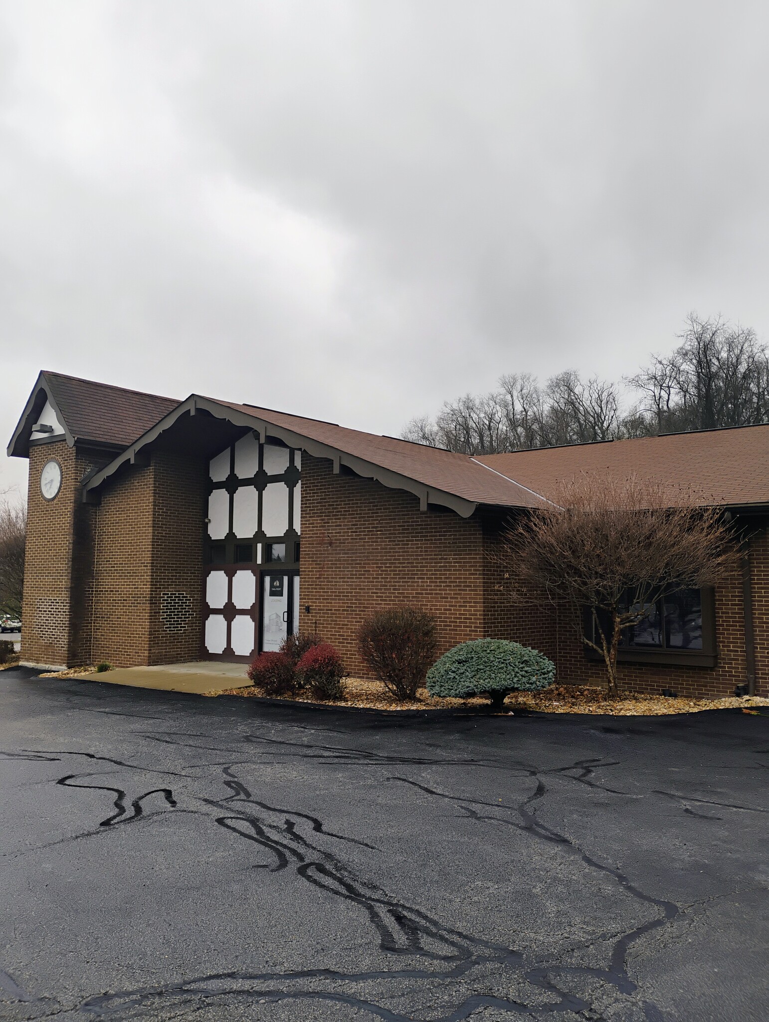 2550 Brownsville Rd, South Park, PA for Rent