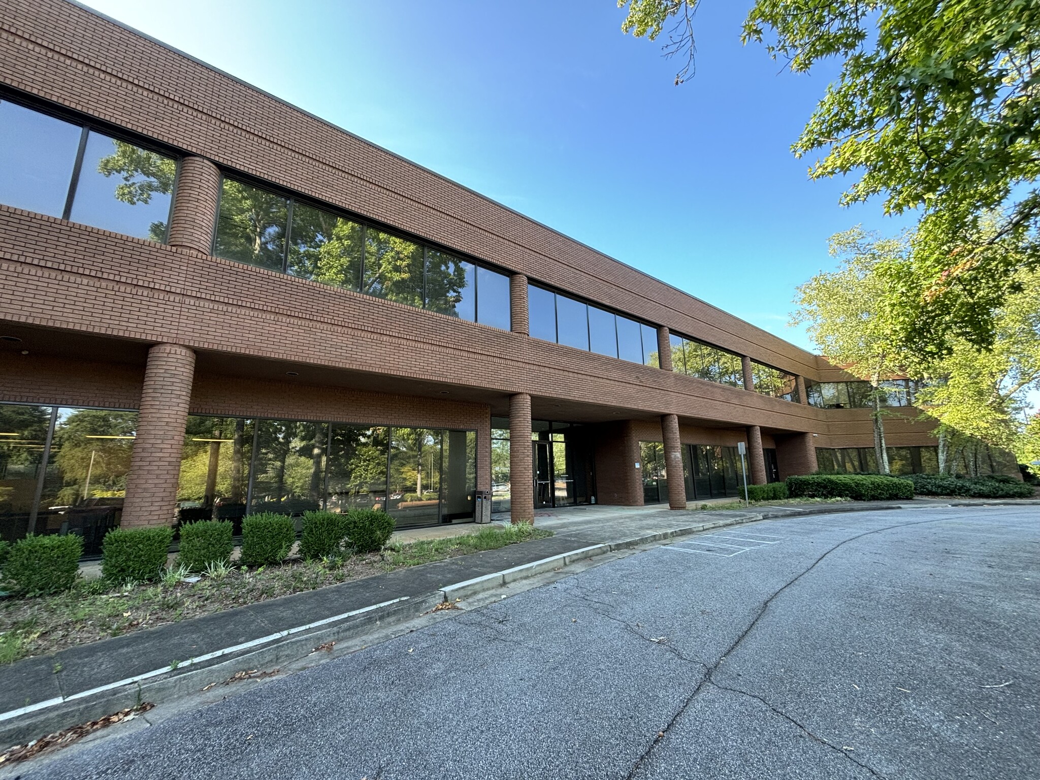 5515 Spalding Dr, Peachtree Corners, GA for Sale