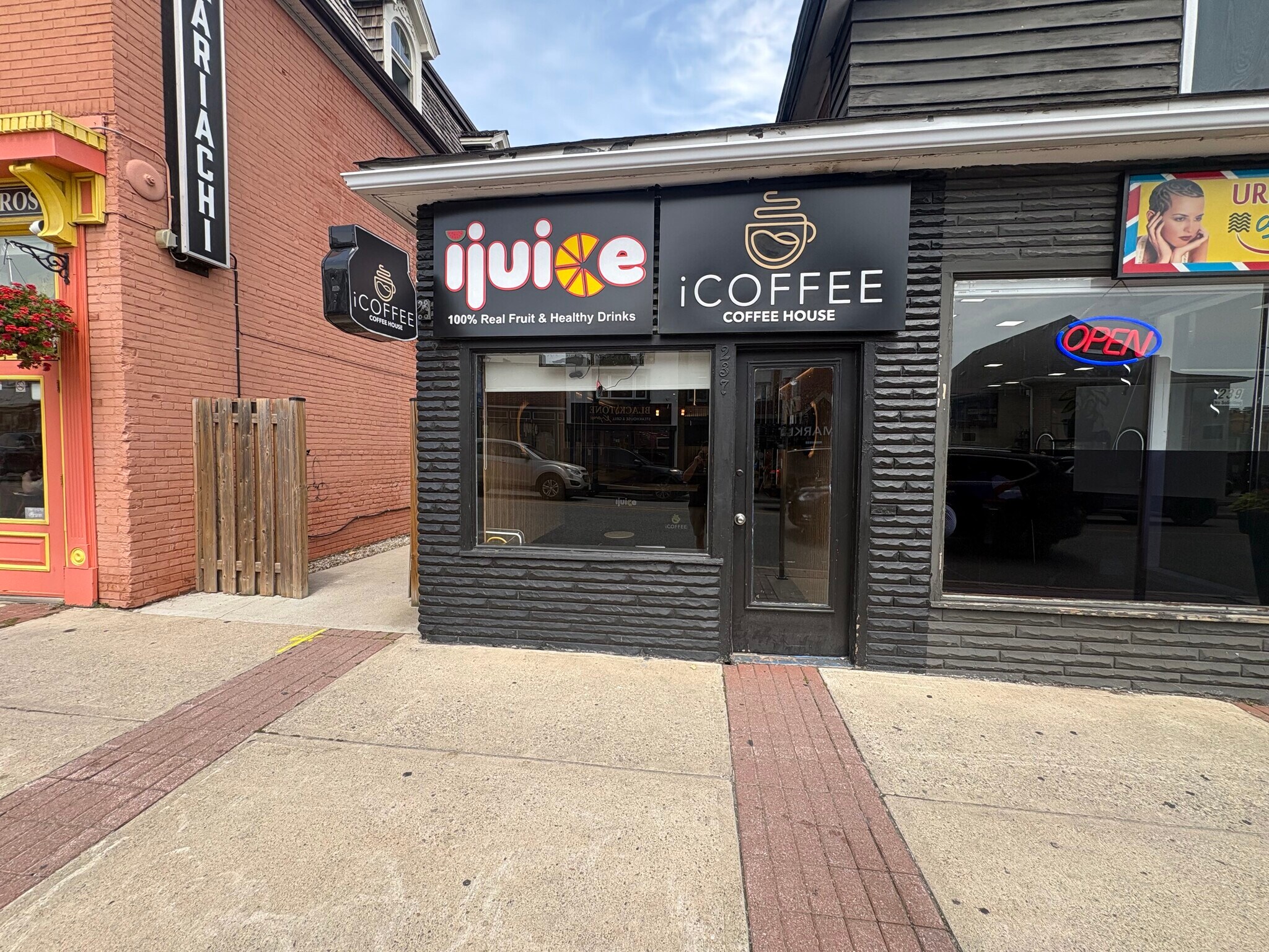 239 Queen St S, Mississauga, ON for Rent