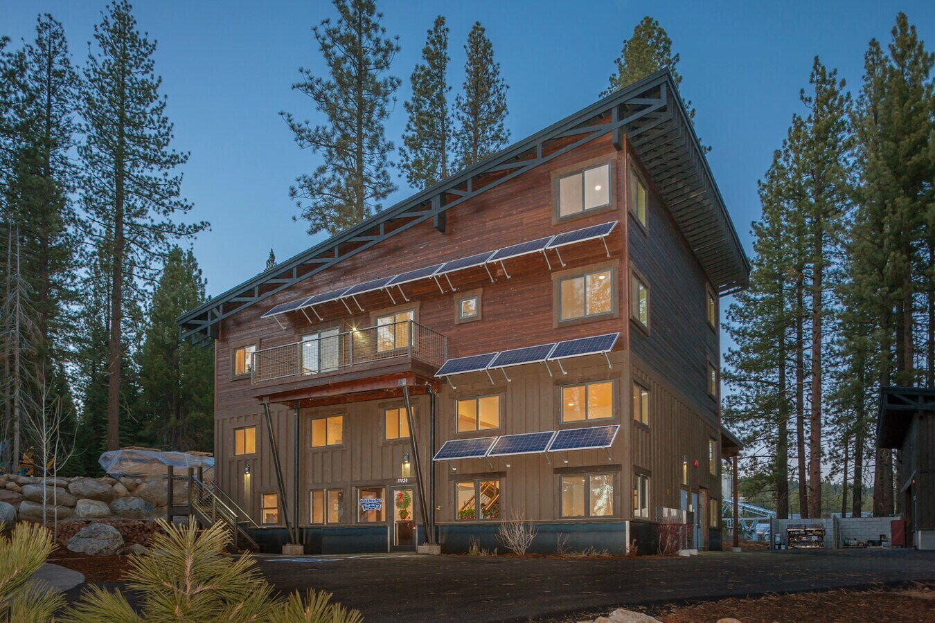 11020 Trails End Ct, Truckee, CA for Rent