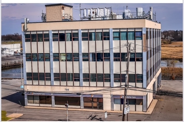700 Rockaway Tpke, Lawrence, NY for Rent