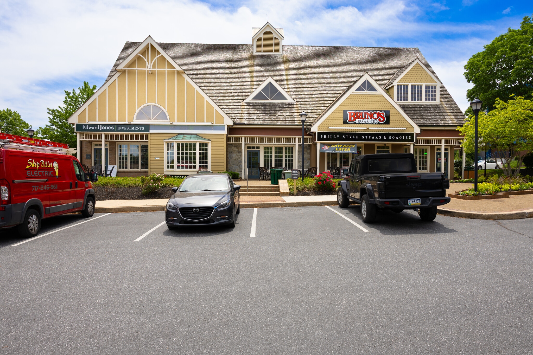 555-565 Greenfield Rd, Lancaster, PA for Rent