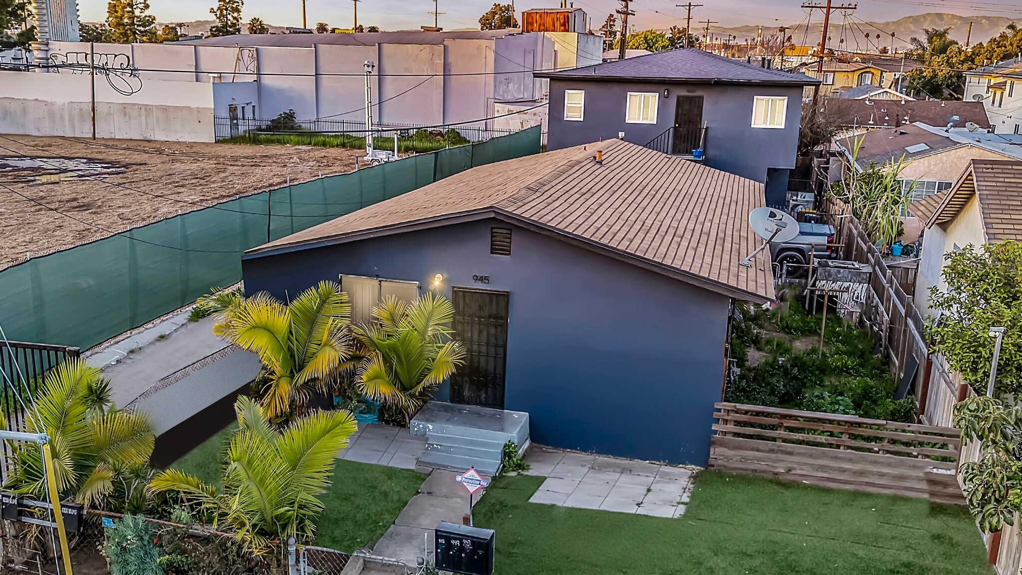 945 W 76th St, Los Angeles, CA for Sale