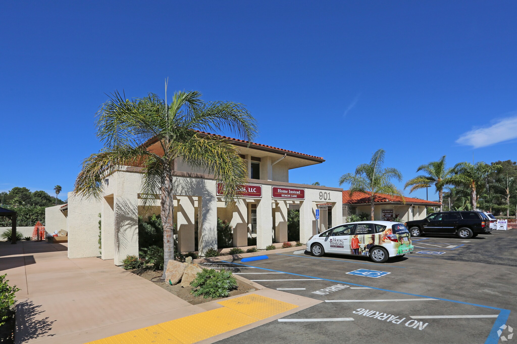 911 Hacienda Dr, Vista, CA for Rent