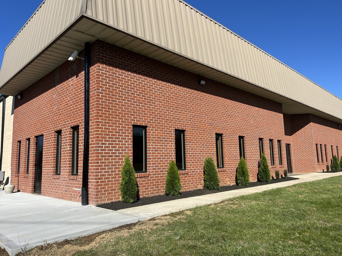 261 Industrial Blvd, Kearneysville, WV for Rent