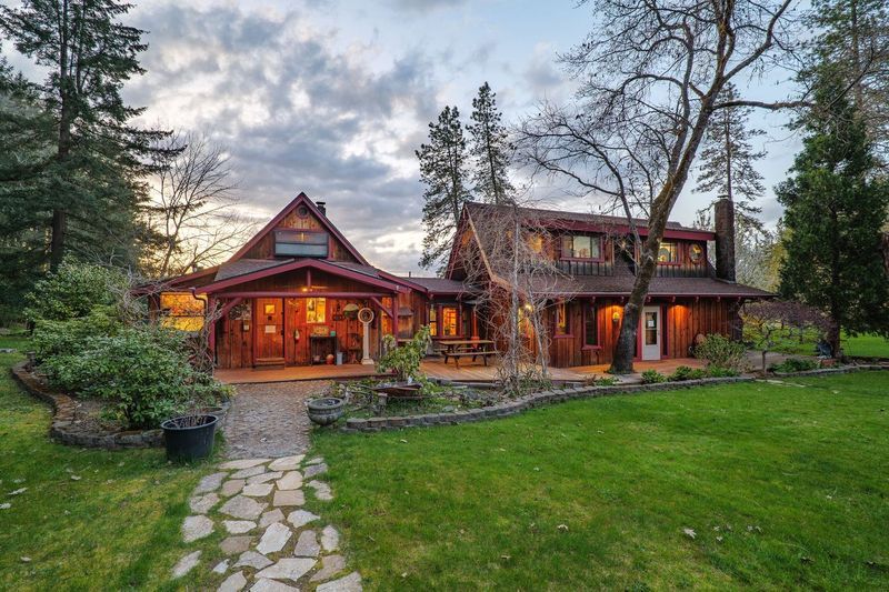 3305 Dick George Rd, Cave Junction, OR for Sale
