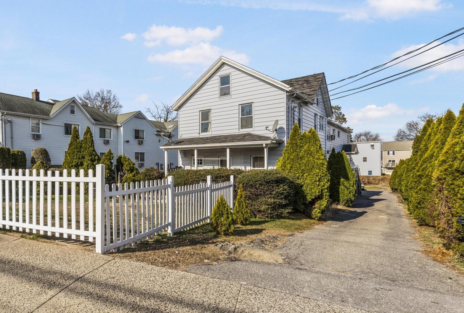 121 Lockwood Ave, Stamford, CT for Sale