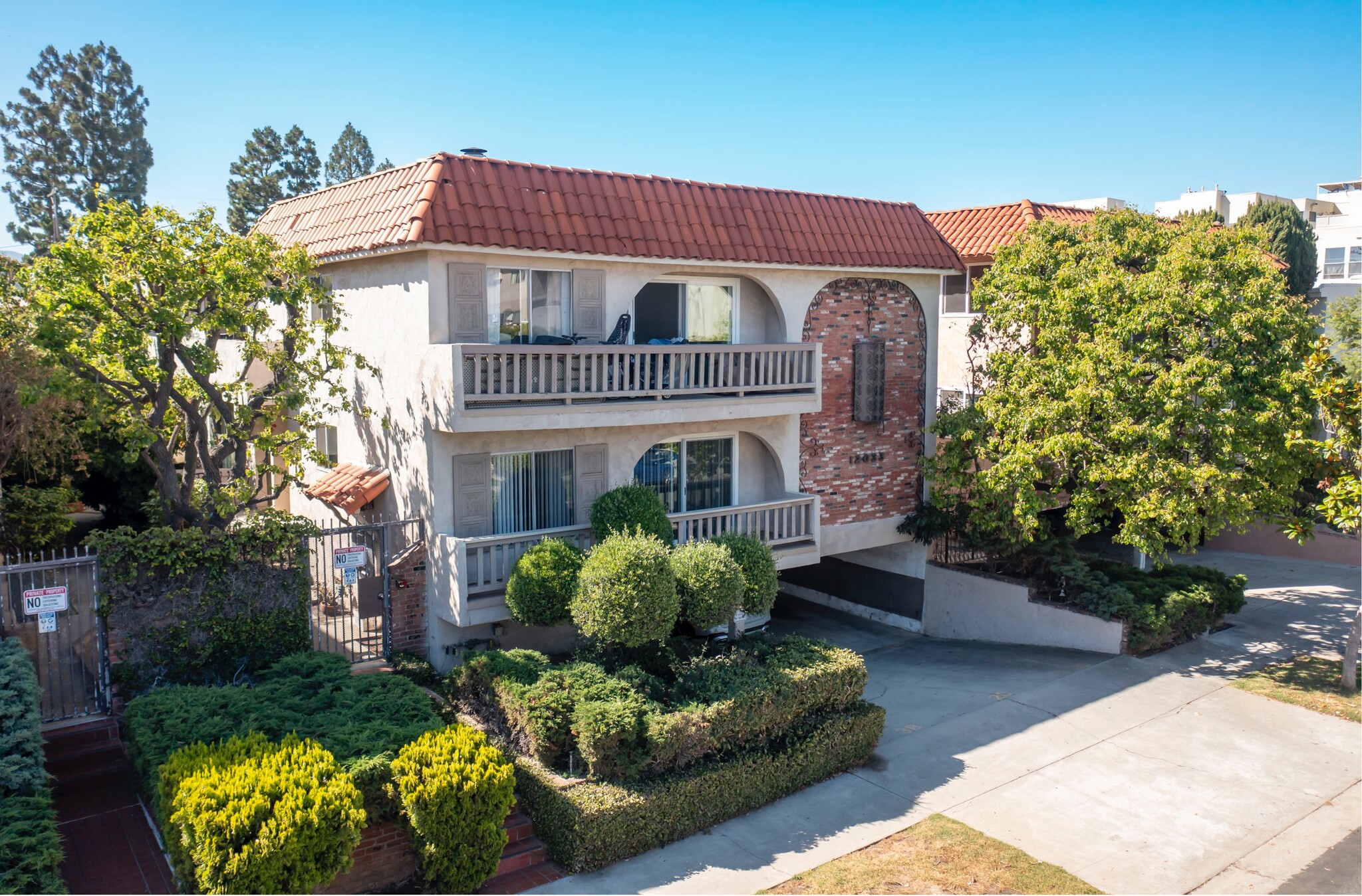 12033 Goshen Ave, Los Angeles, CA for Sale