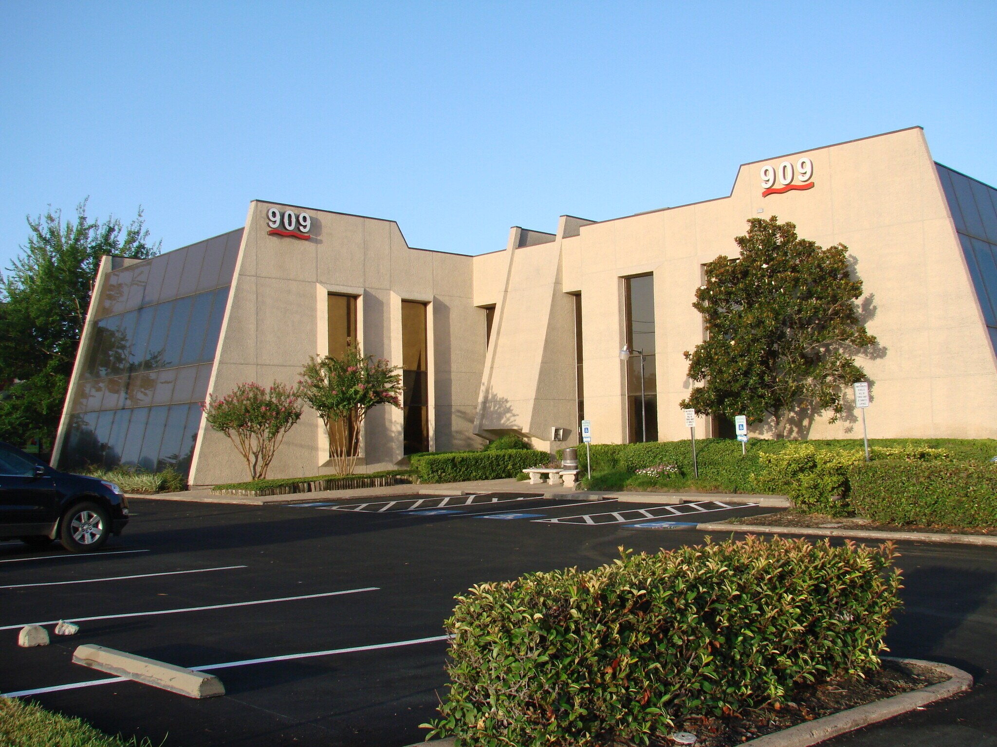 909 Dairy Ashford Rd, Houston, TX for Rent