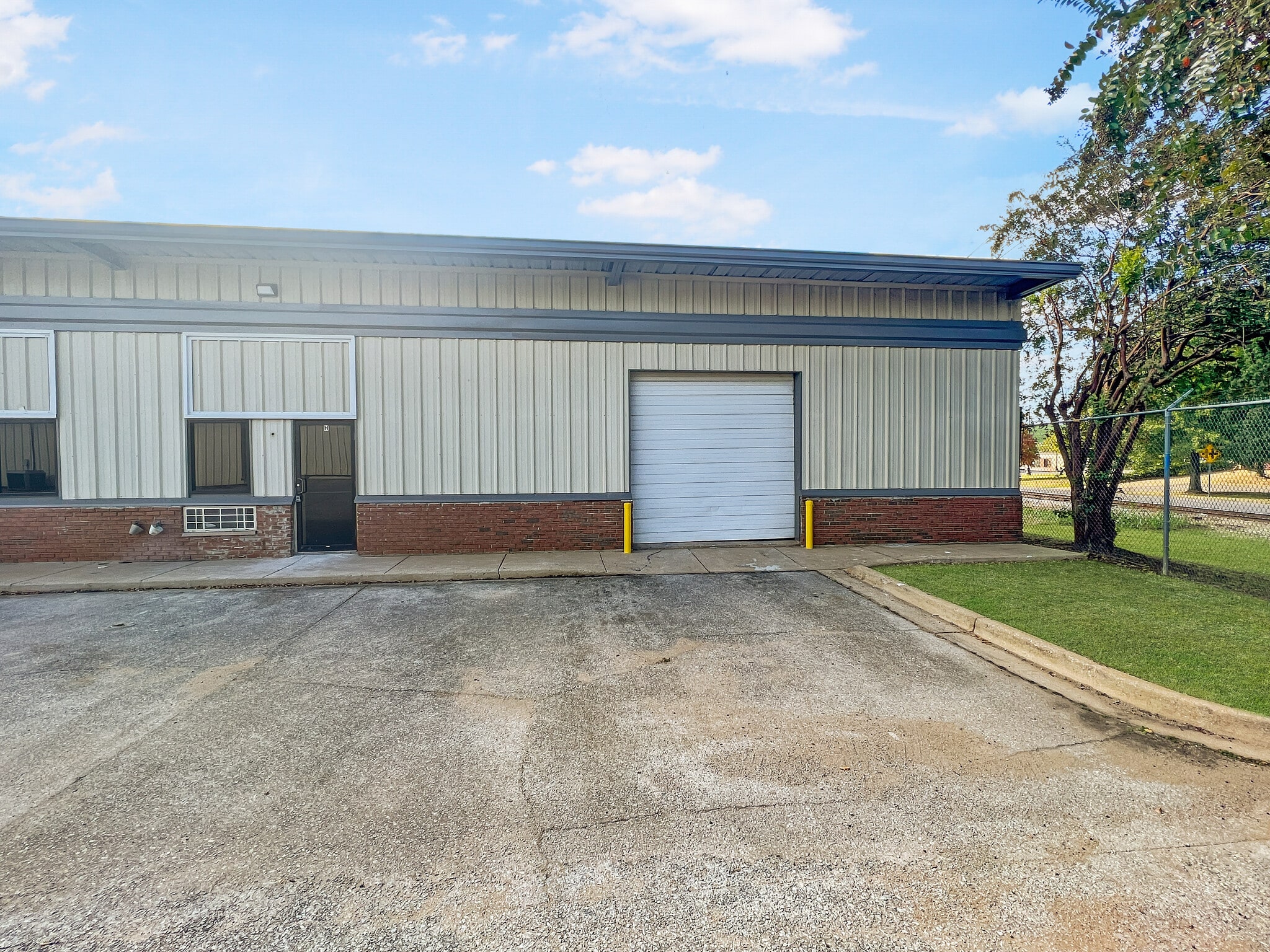1601 23rd Ave Tuscaloosa, AL 35401 Flex Property for Lease on