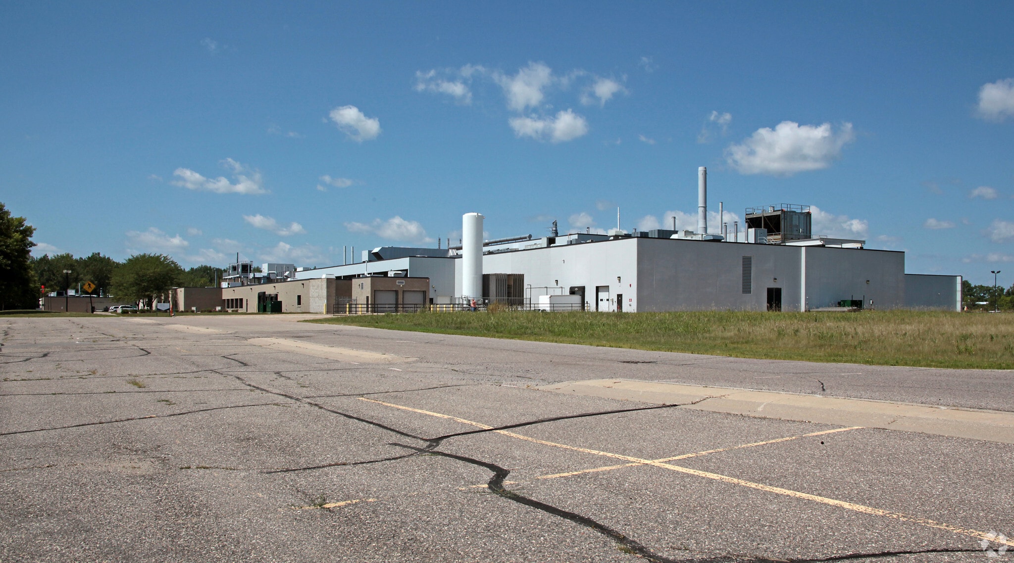 40 W Highland Park Dr NE, Hutchinson, MN for Rent