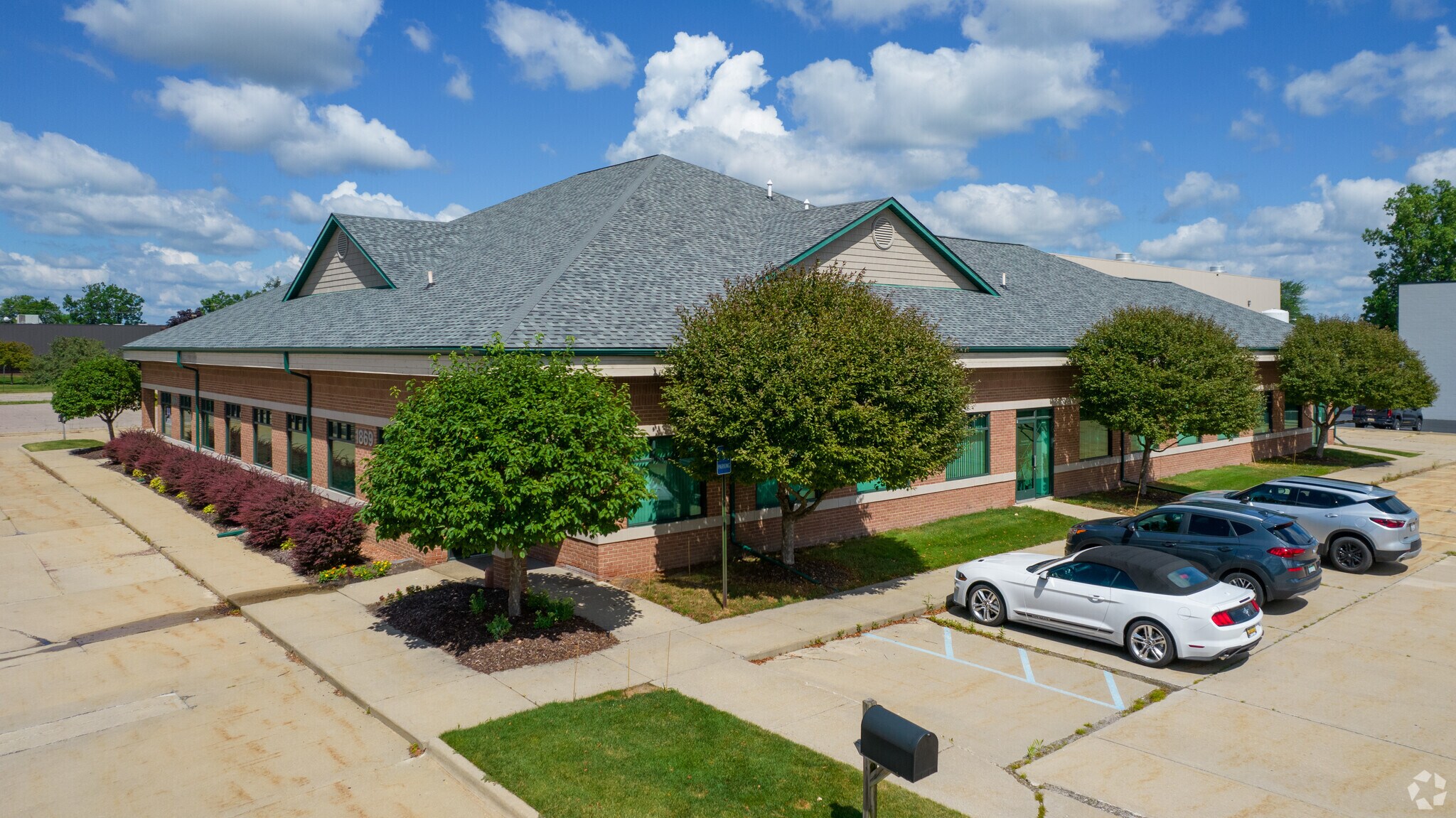 1869 E Maple Rd Troy, MI 48083 Office Property for Lease on