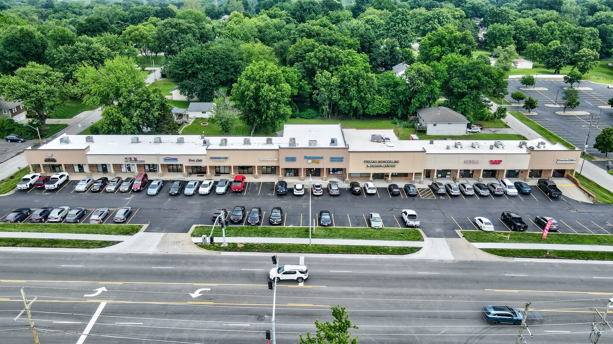 8101-8129 N Oak Tfwy, Kansas City, MO for Rent