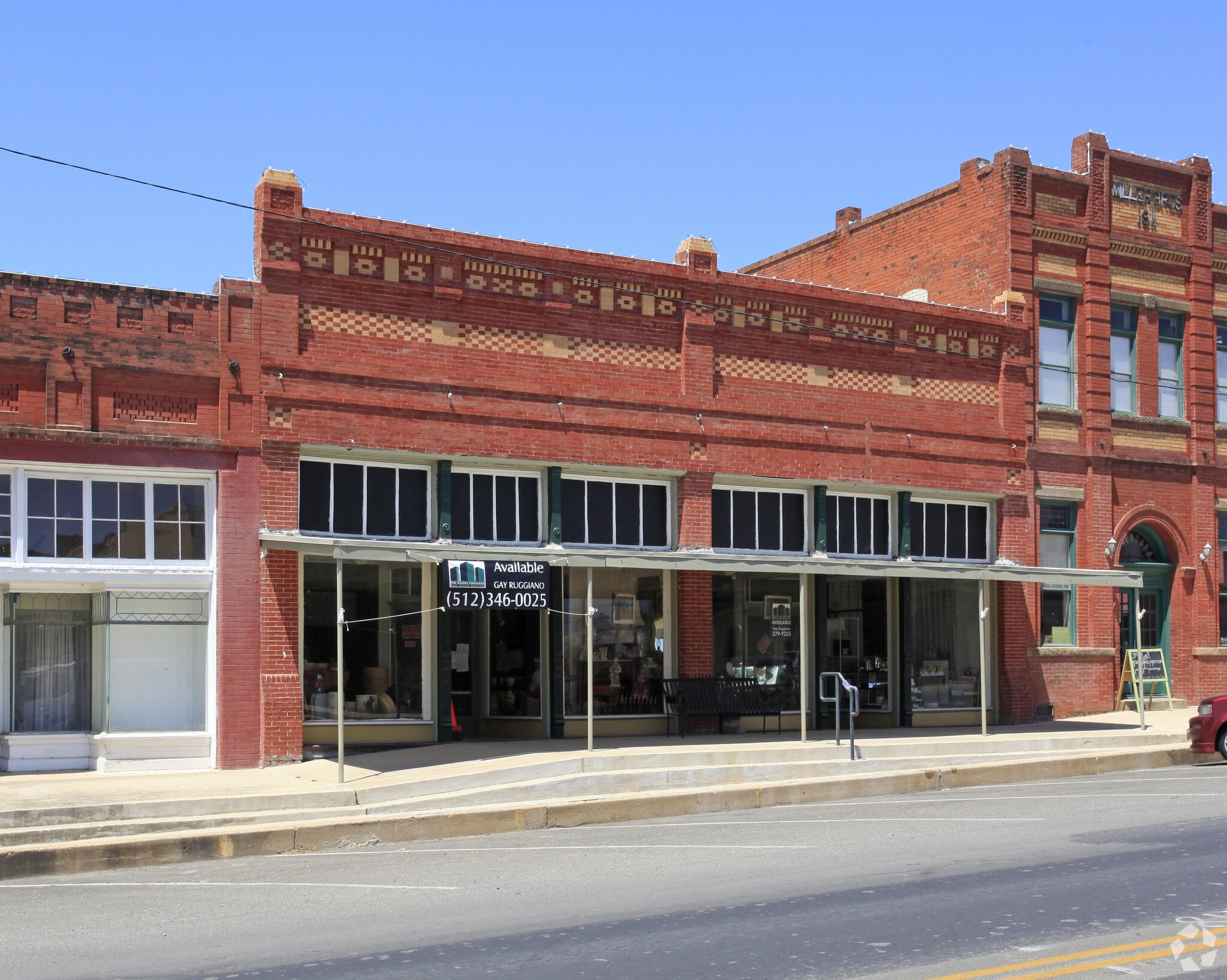30 N Main St, Elgin, TX for Sale