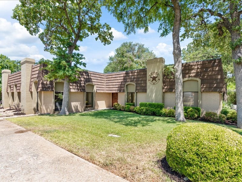 2020 W Northwest Hwy, Grapevine, TX for Rent