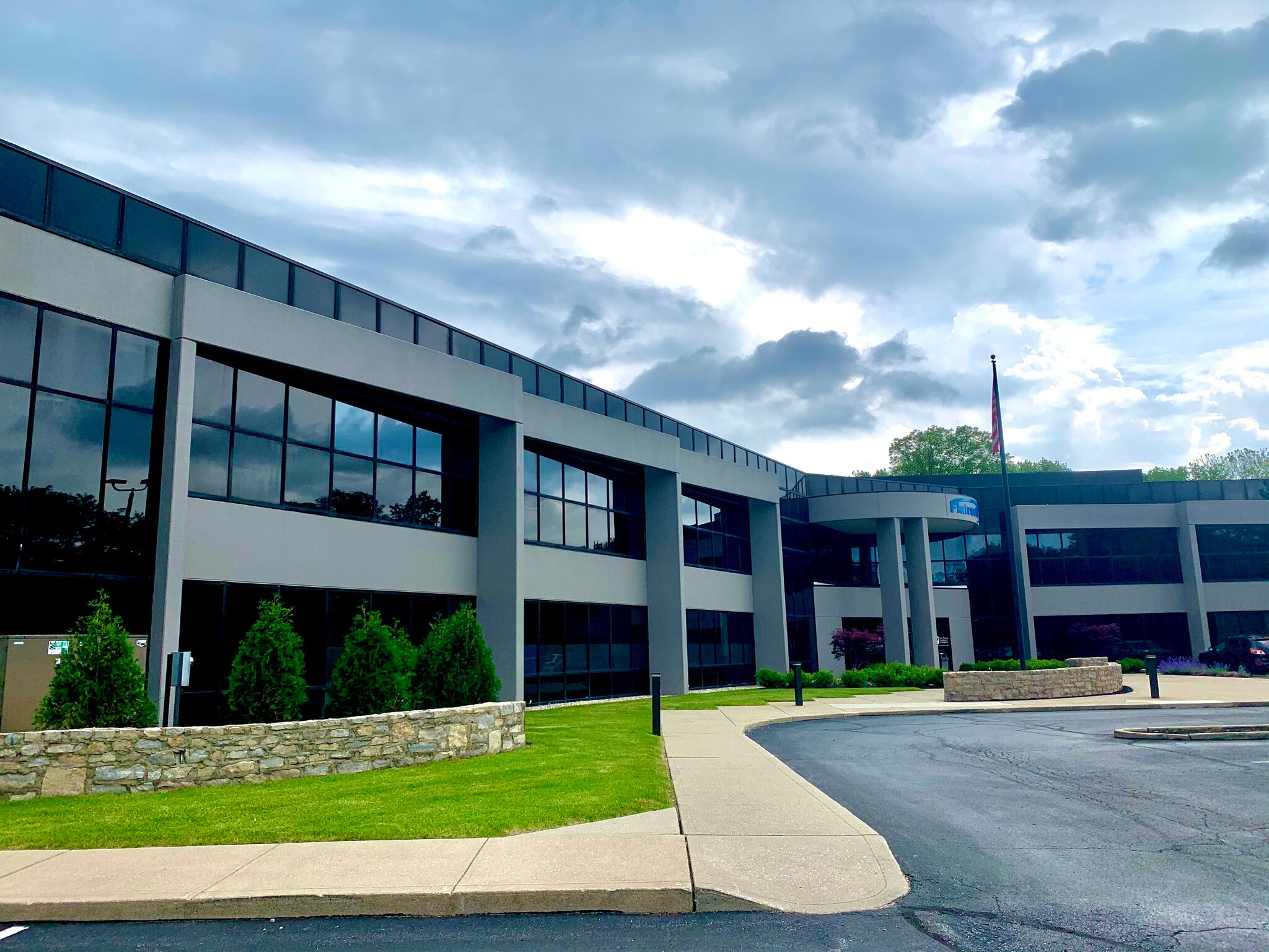 7716-7720 Rivers Edge Dr, Columbus, OH for Rent