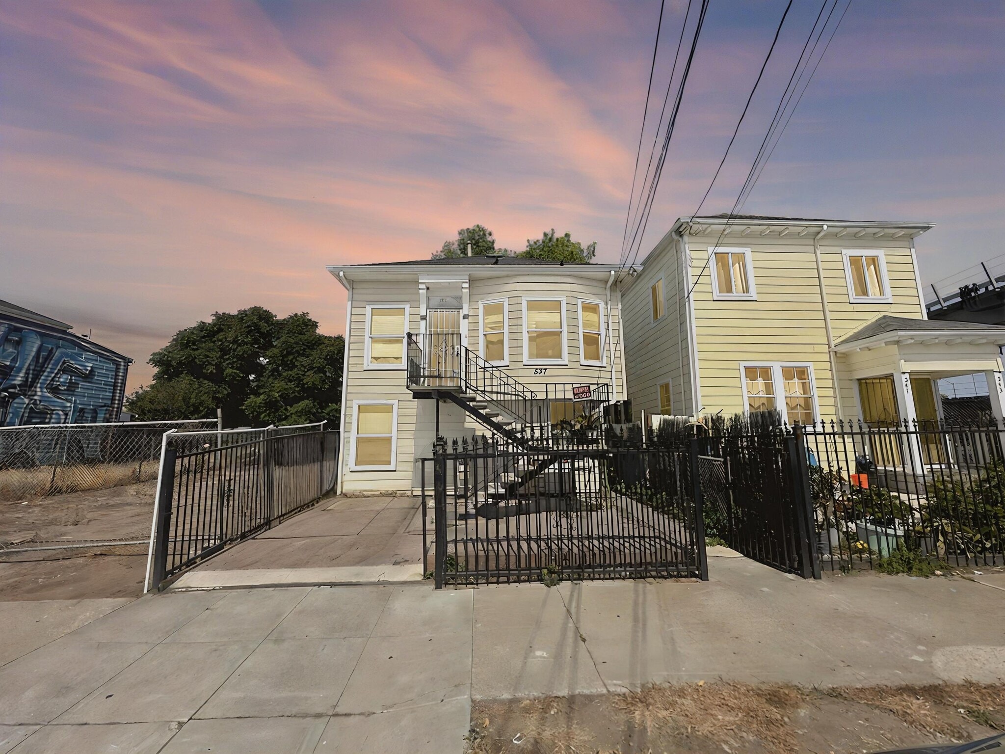 537 Chester St, Oakland, CA for Sale