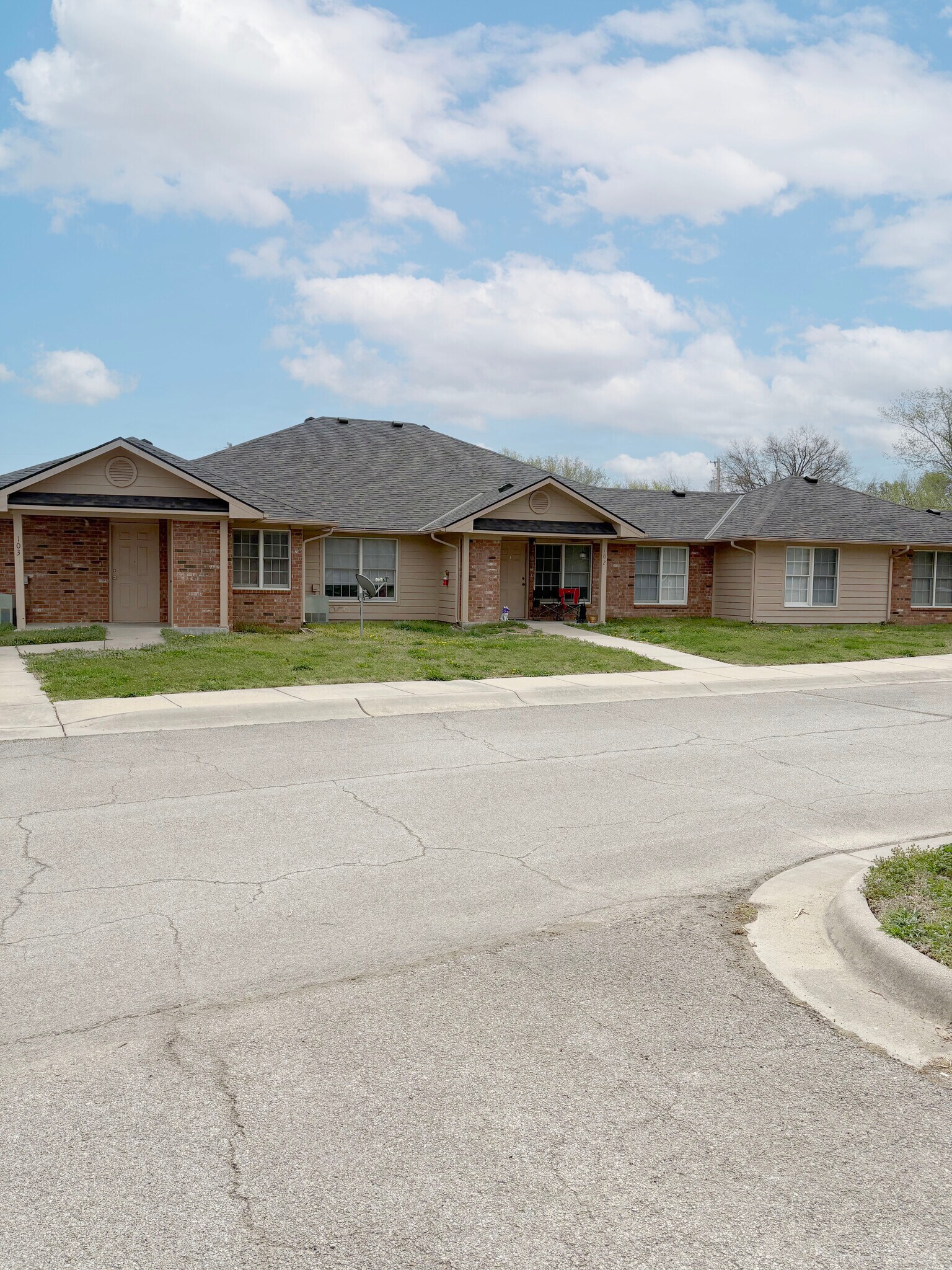 1703 N 3rd St, Neodesha, KS for Sale