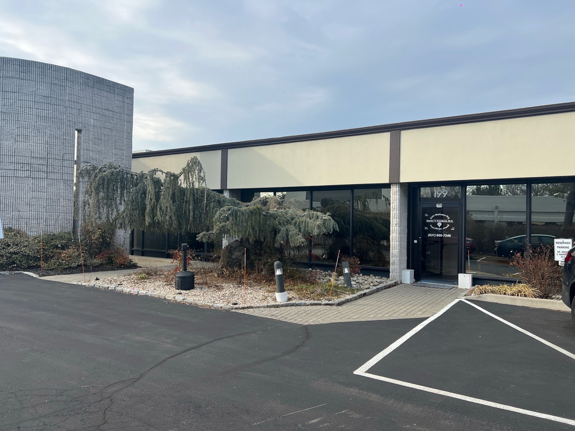 185-205 Froehlich Farm Blvd, Woodbury, NY for Rent