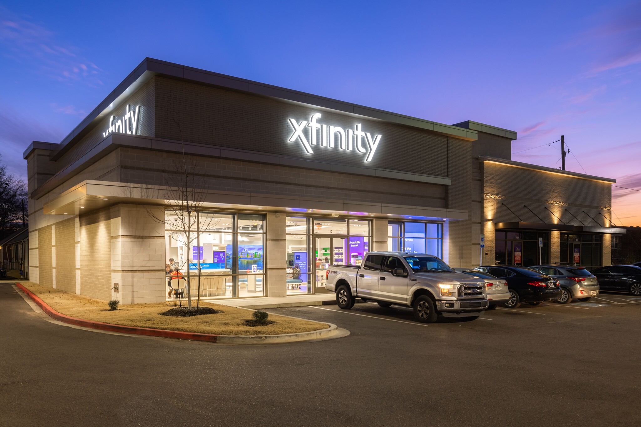 2847 Poplar Ave, Memphis, TN for Rent