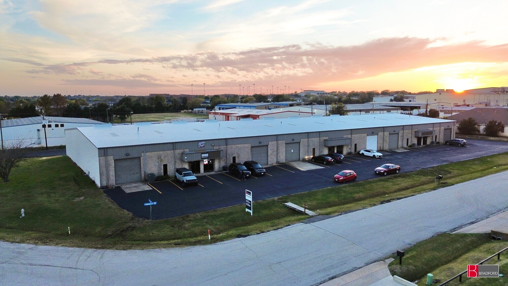 1000-1008 N Commercial Blvd, Arlington, TX for Rent