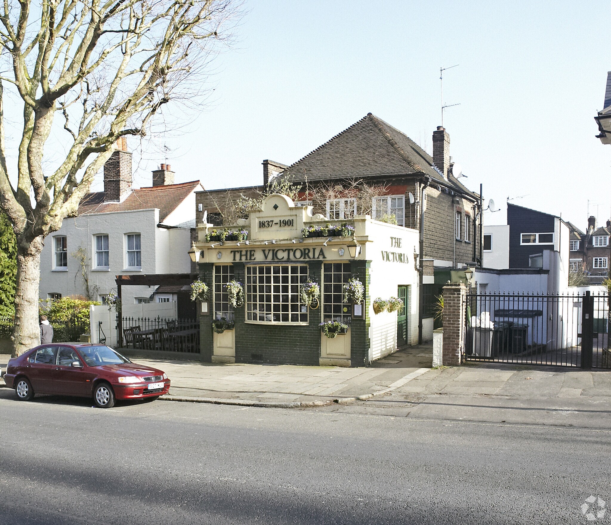 28 North Hl, London, LND for Rent