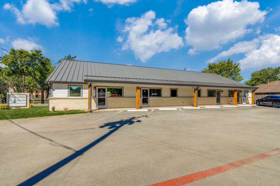 1335 E Crosby Rd, Carrollton, TX for Rent