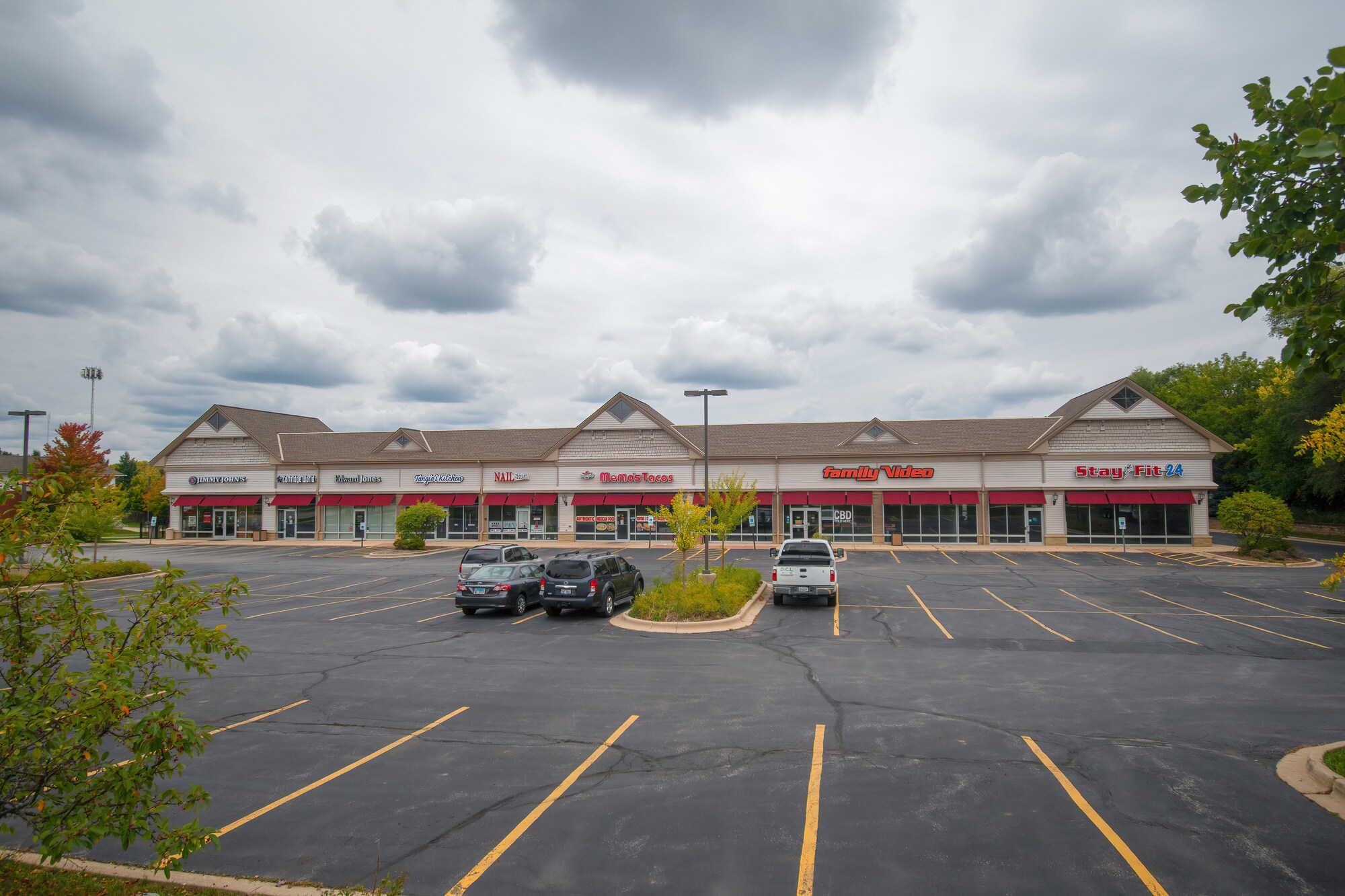 3106-3108 Three Oaks Rd, Cary, IL for Rent