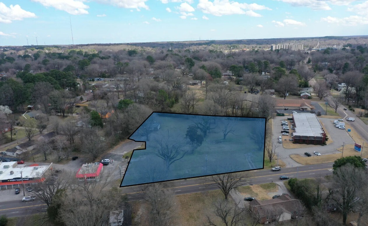 1421 Hollywood Dr, Jackson, TN for Sale