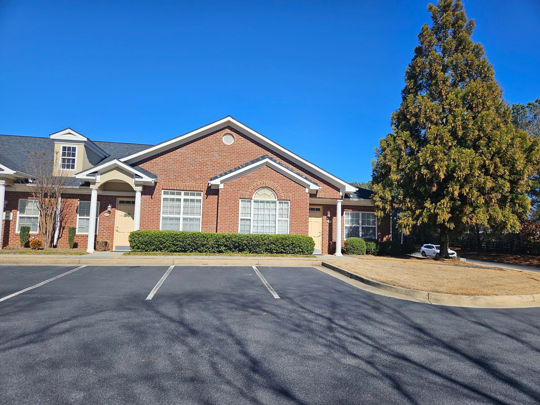 1815 Lockeway Dr, Alpharetta, GA for Sale