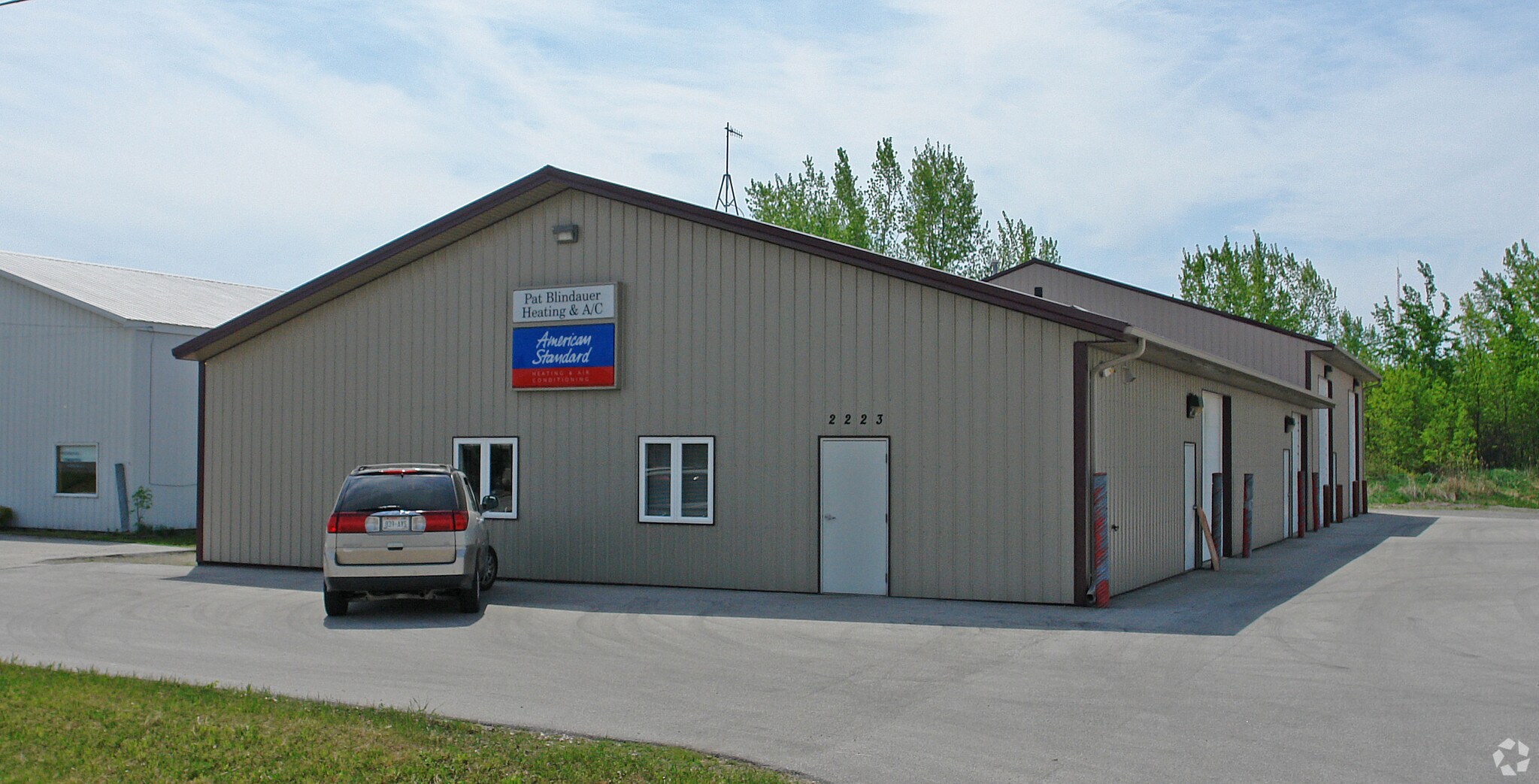 2223 Woodale Ave Howard, WI 54313 Industrial Property for Lease on